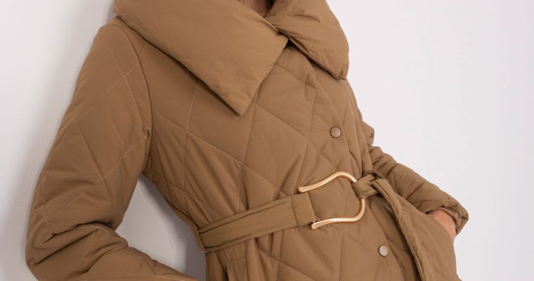 Płaszcze czy kurtki – co wybrać na jesień?