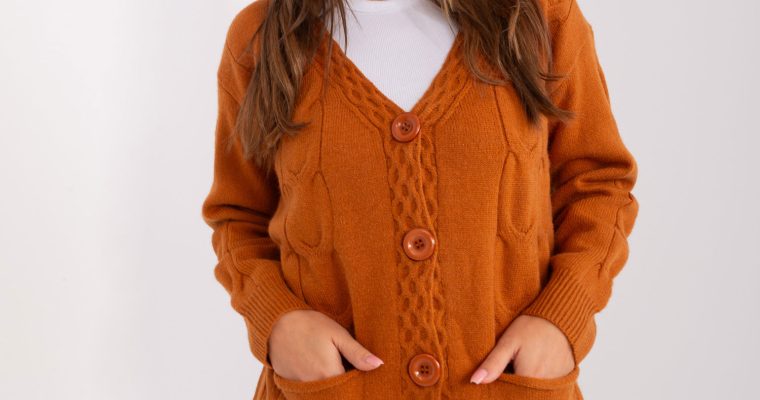 Swetry z kieszeniami – ciekawe modele
