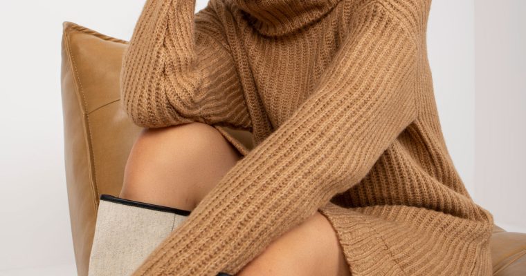 Swetry zimowe – modne wzory splotów