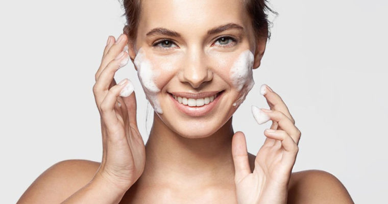 Oczyszczanie twarzy – jak robić je skutecznie?